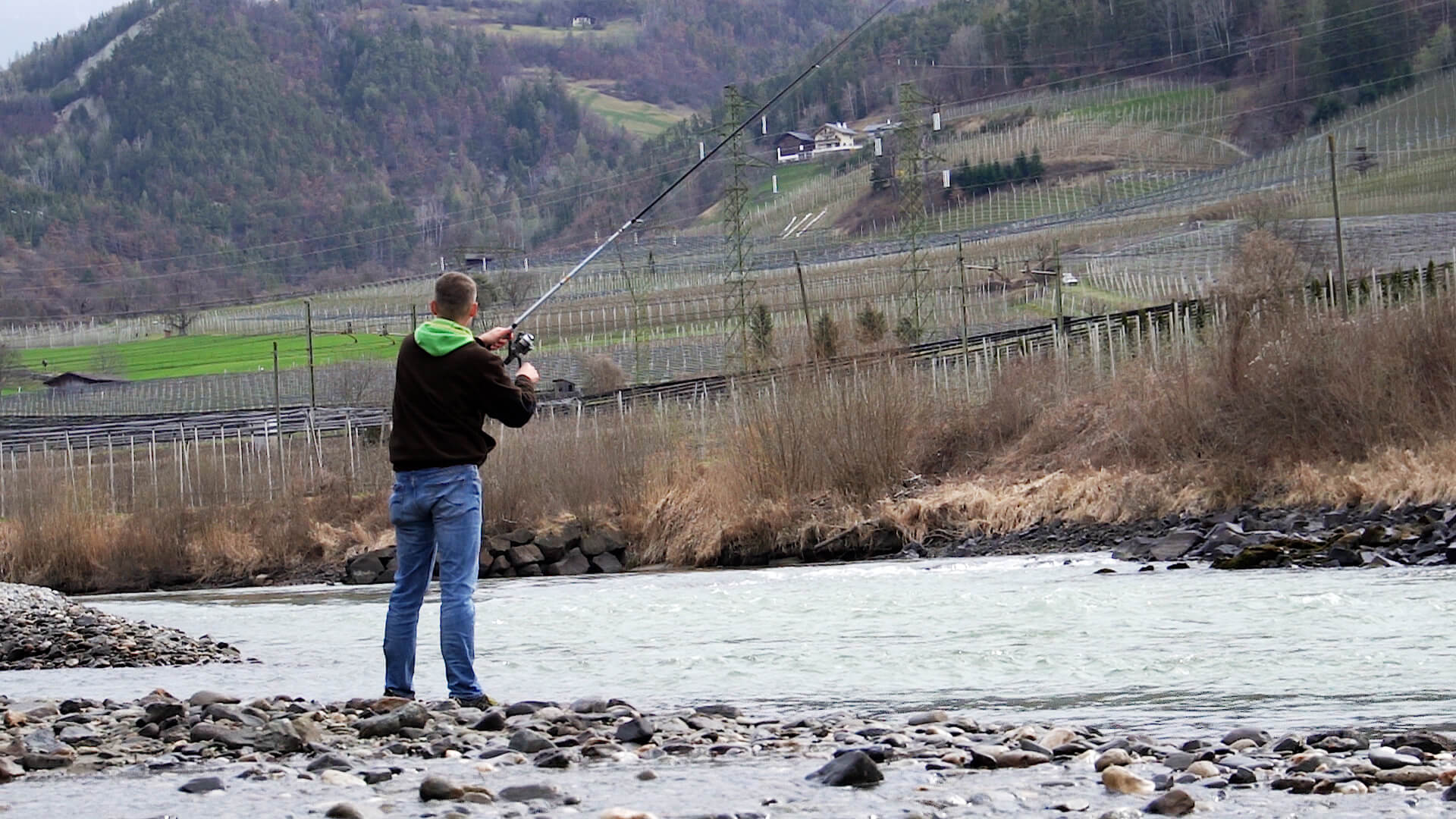 Tiroler Hölzl Fischen Einholen hohe Rute
